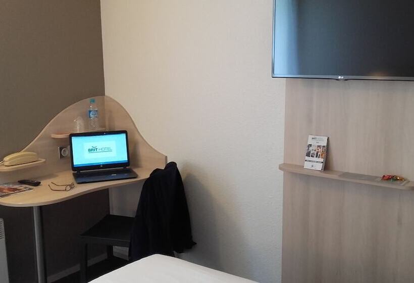 Номер Стандарт Трехместный, Brit Hotel La Rochelle Périgny