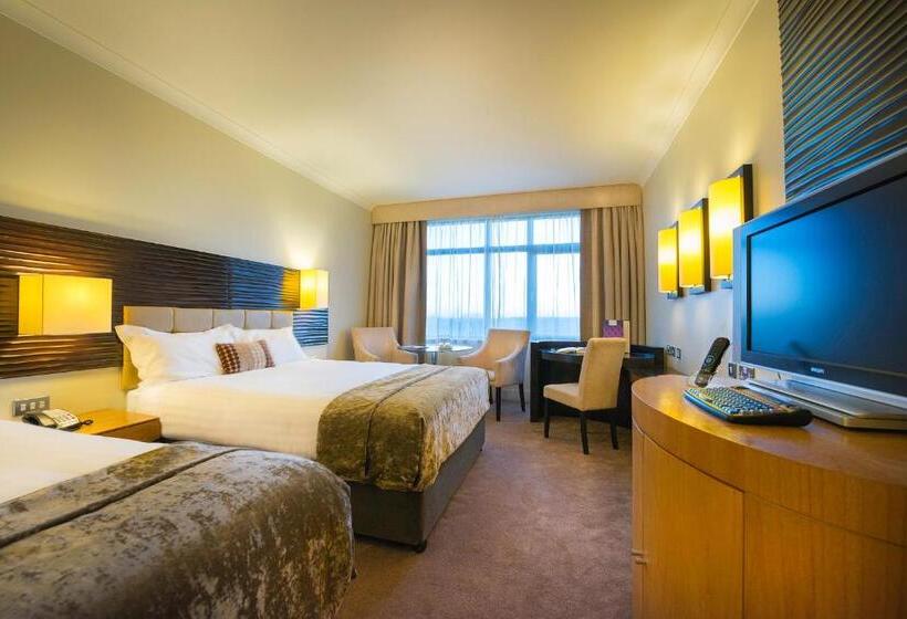 غرفة قياسية, Cork International