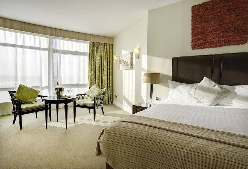 غرفة قياسية, Cork International