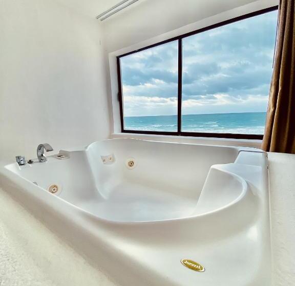 جناح مطلّ علي البحر مزود بجاكوزى, Cyan Cancun Resort & Spa
