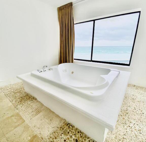 جناح مطلّ علي البحر مزود بجاكوزى, Cyan Cancun Resort & Spa