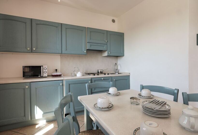 带2个卧室的公寓, Golf Residenza