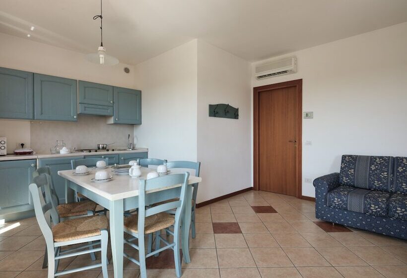 带2个卧室的公寓, Golf Residenza