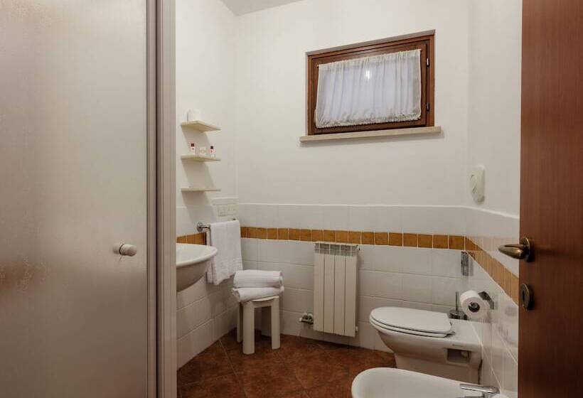 带2个卧室的公寓, Golf Residenza