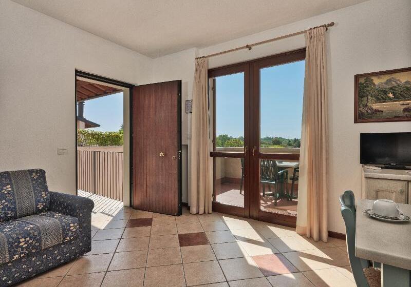 带2个卧室的公寓, Golf Residenza