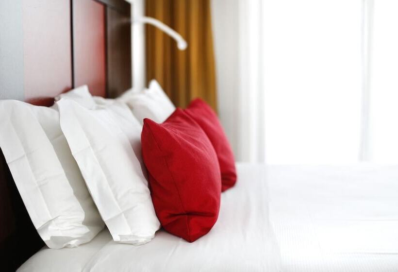 标准三人间, Holiday La Marca