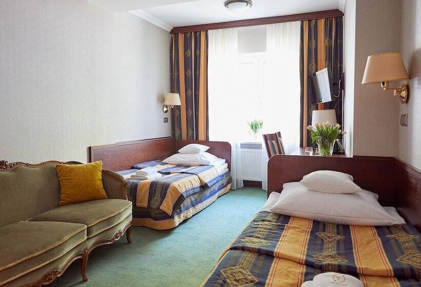 غرفة قياسية, Villa Eva