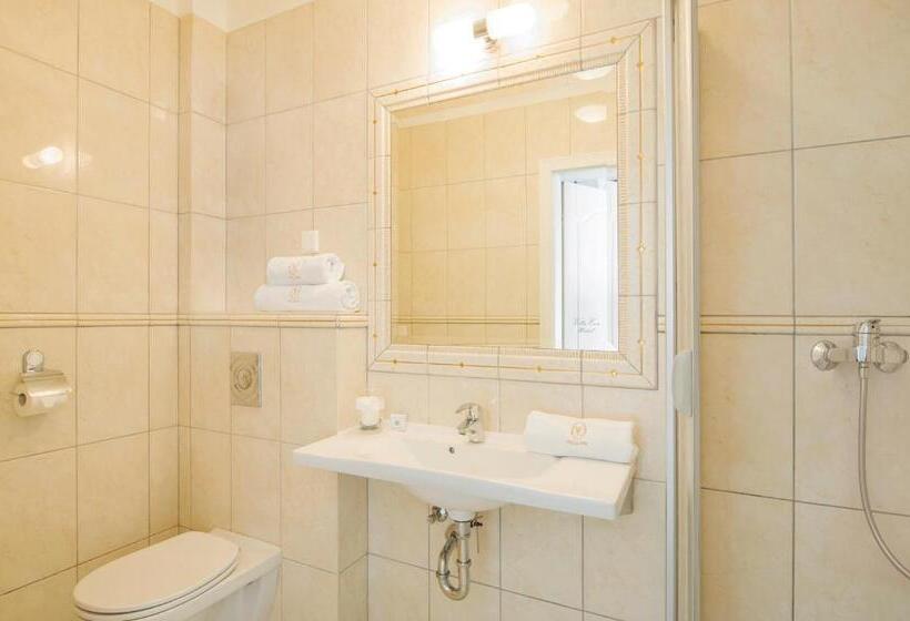 غرفة قياسية, Villa Eva