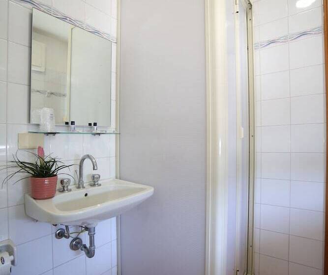 اتاق استاندارد سه نفره, Villa Mater