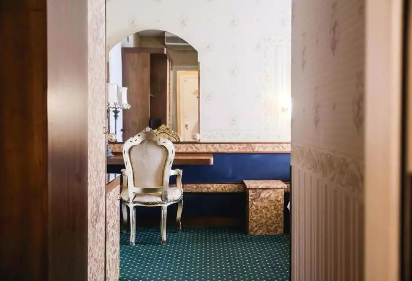 ジュニアスイート, Villa Pigalle