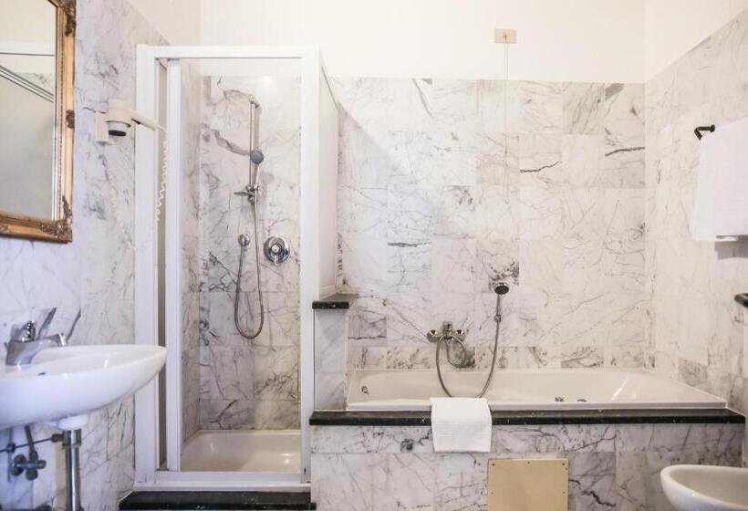 小型套房, Villa Pigalle