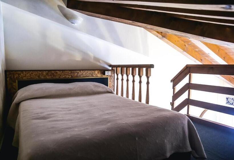 小型套房, Villa Pigalle