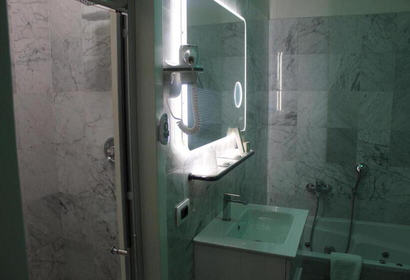 小型套房, Villa Pigalle