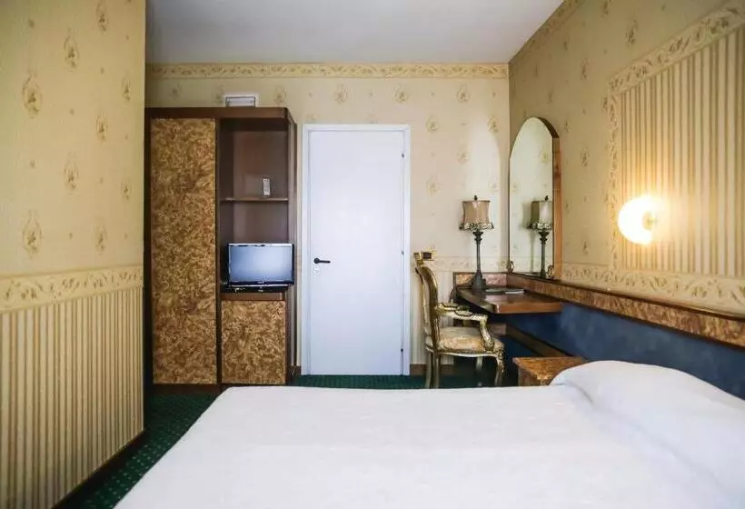 ジュニアスイート, Villa Pigalle