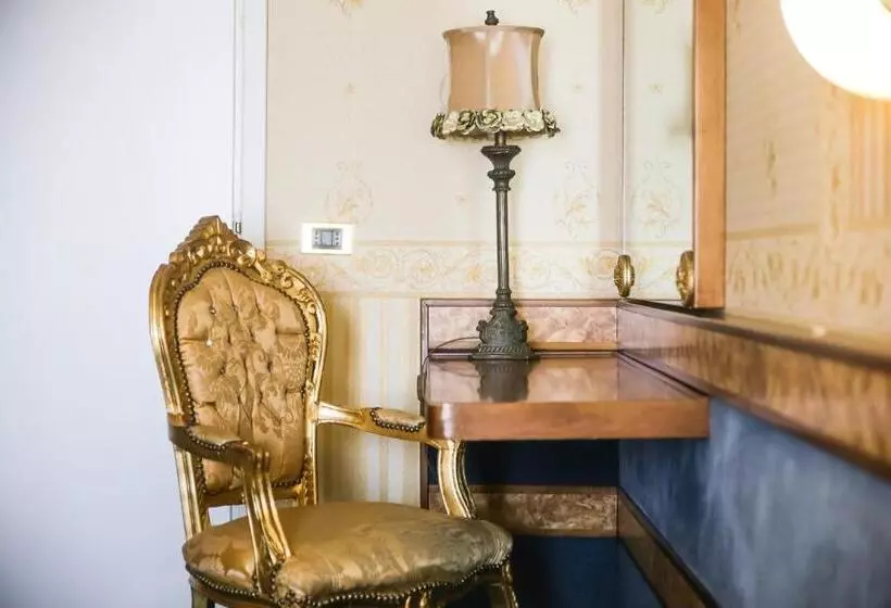 ジュニアスイート, Villa Pigalle