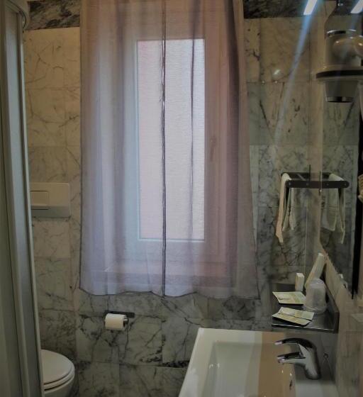 标准间, Villa Pigalle