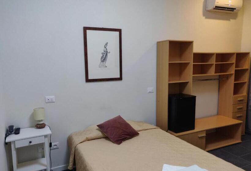 高级单人间, Villa Pigalle