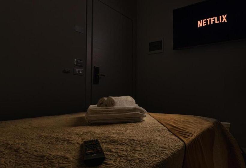 高级单人间, Villa Pigalle