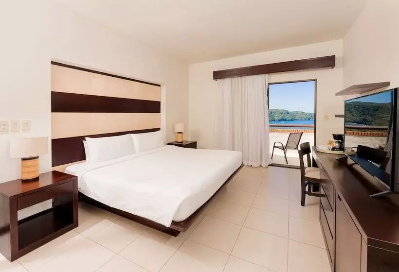 اتاق لوکس با تخت بزرگ, Villas Sol Beach Resort