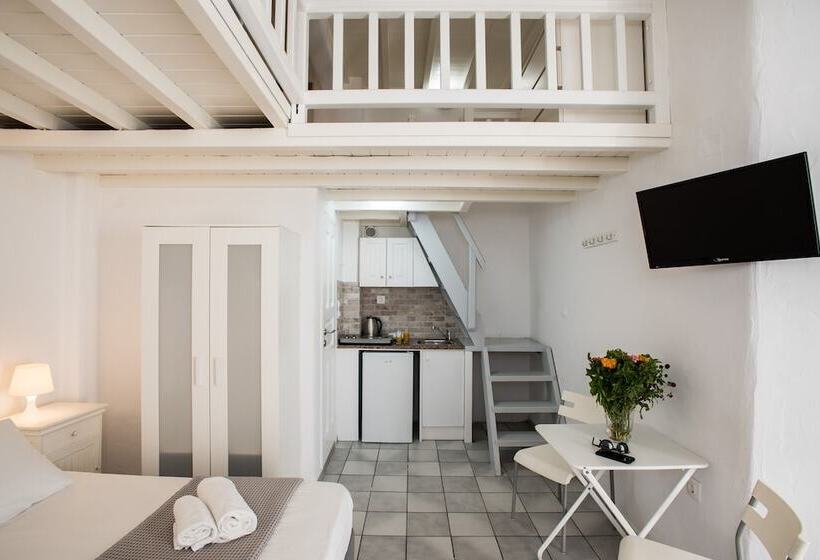 דירת חדר, Madres Houses