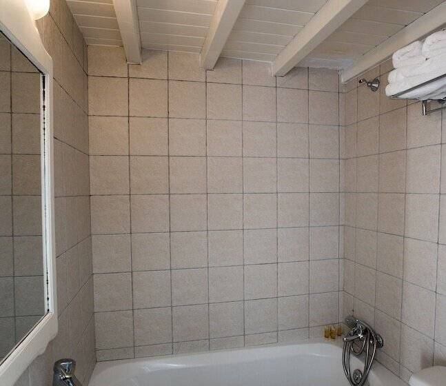 דירת חדר, Madres Houses