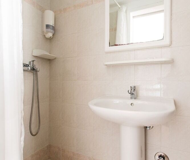 דירת חדר, Madres Houses