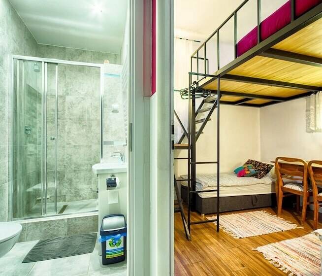 חדר סטנדרט חדר אמבטיה משותף, Old Town Kanonia Hostel & Apartments