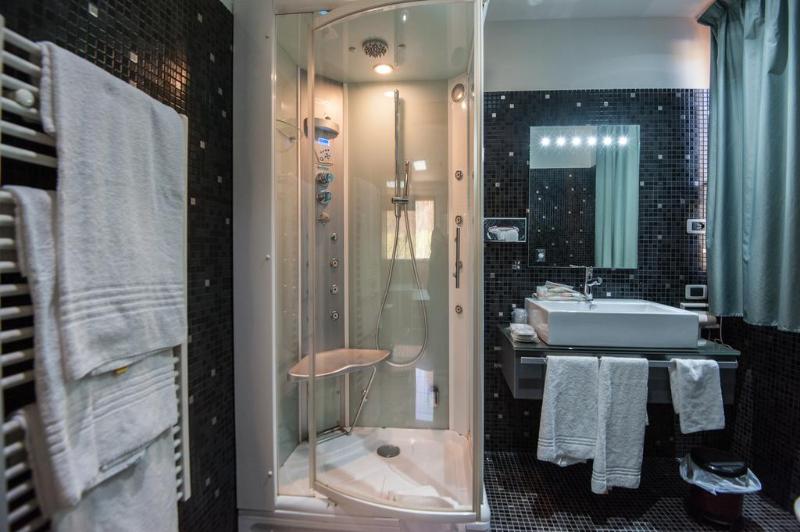 Полулюкс, Orange Motel