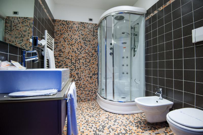 Полулюкс, Orange Motel