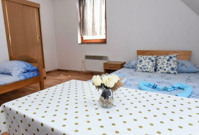 اتاق لوکس, Sobe Sa Kupatilom Jajce