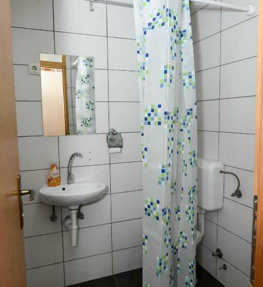 اتاق استاندارد سه نفره, Sobe Sa Kupatilom Jajce