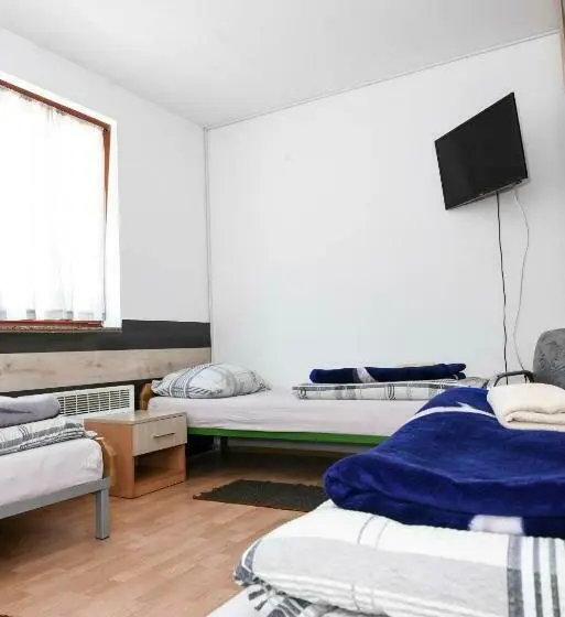 اتاق استاندارد سه نفره, Sobe Sa Kupatilom Jajce