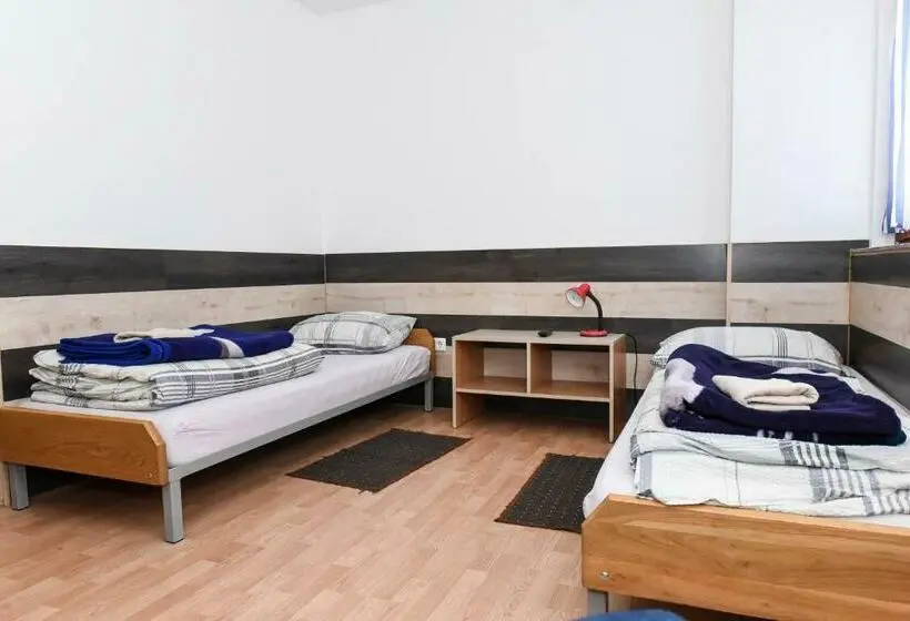 اتاق استاندارد سه نفره, Sobe Sa Kupatilom Jajce