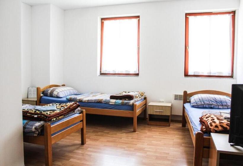 اتاق استاندارد سه نفره, Sobe Sa Kupatilom Jajce