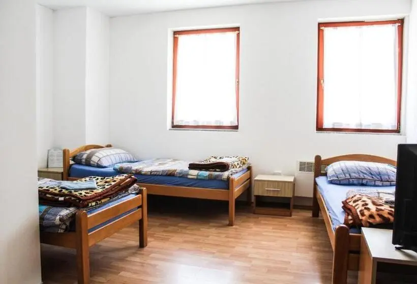 اتاق استاندارد سه نفره, Sobe Sa Kupatilom Jajce