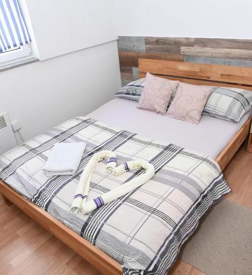 اتاق لوکس, Sobe Sa Kupatilom Jajce