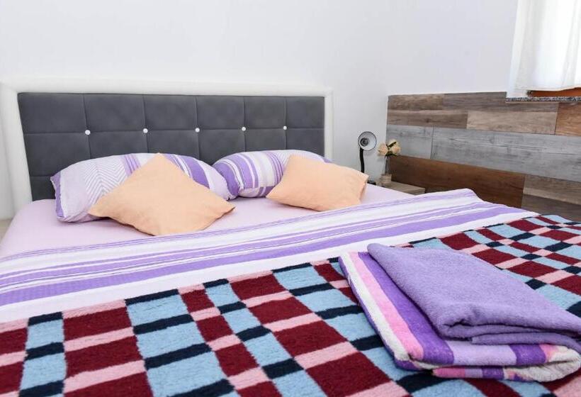 اتاق لوکس, Sobe Sa Kupatilom Jajce