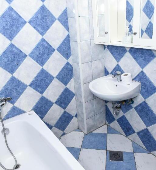 اتاق راحتی سه تخته, Sobe Sa Kupatilom Jajce