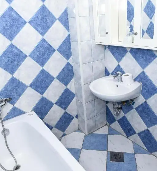 اتاق راحتی سه تخته, Sobe Sa Kupatilom Jajce