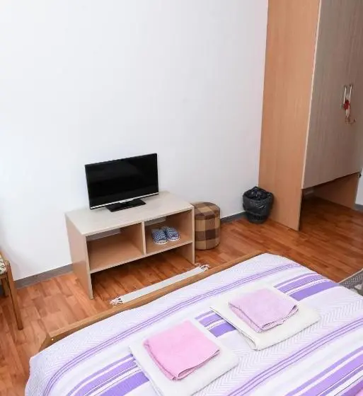 اتاق استاندارد یک نفره, Sobe Sa Kupatilom Jajce