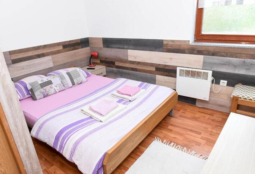 اتاق استاندارد یک نفره, Sobe Sa Kupatilom Jajce