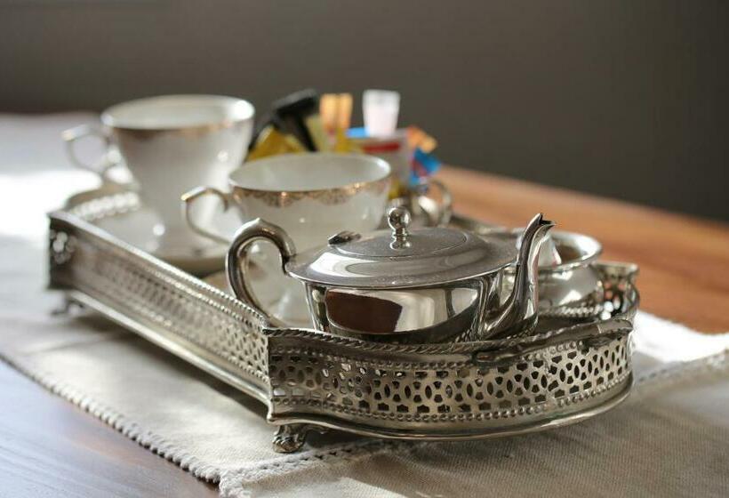 סטודיו דלוקס, The Kingsman Boutique