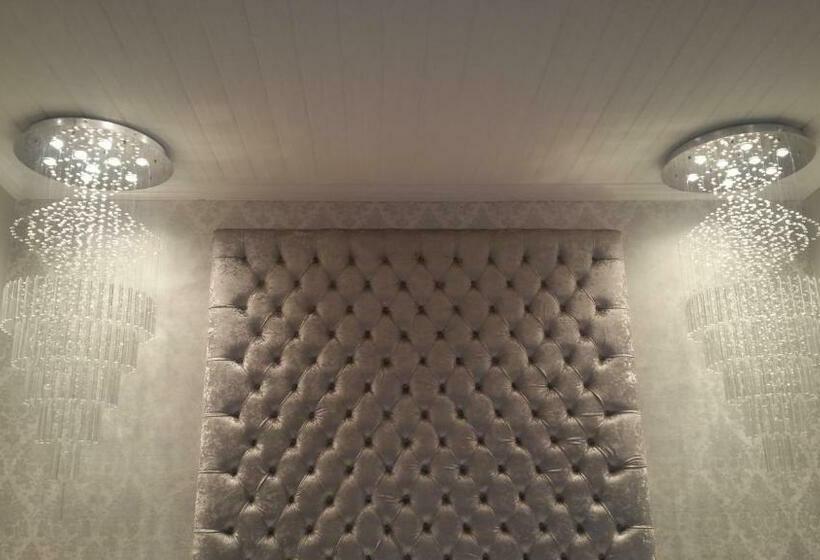 סטודיו דלוקס, The Kingsman Boutique