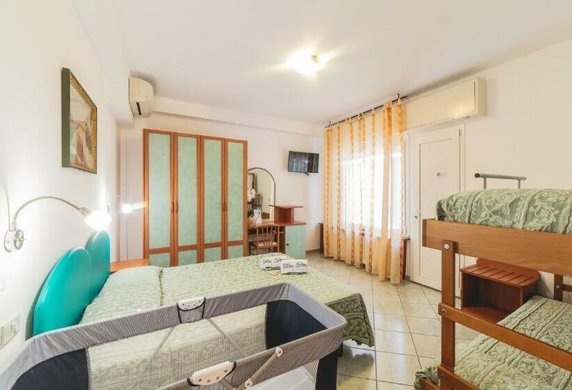 غرفة عائلية, Blu Star