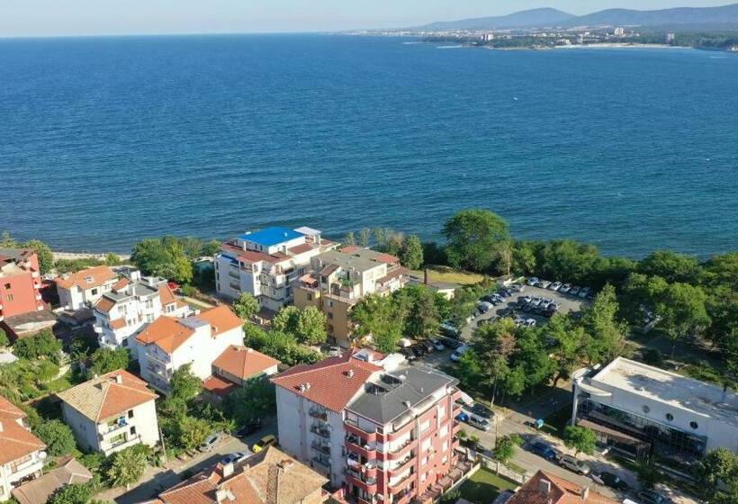 اتاق لوکس, Kovachevi House