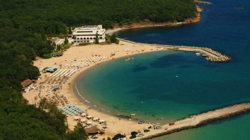 اتاق لوکس, Kovachevi House