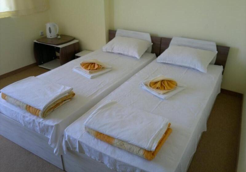 اتاق اکونومی, Kovachevi House