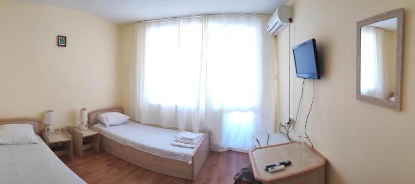 اتاق اکونومی, Kovachevi House