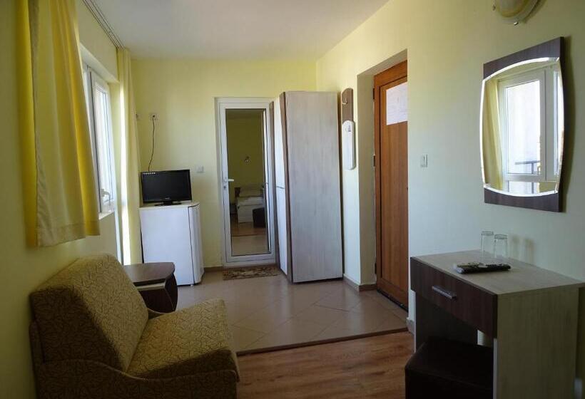 اتاق اکونومی, Kovachevi House