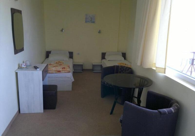 اتاق اکونومی, Kovachevi House